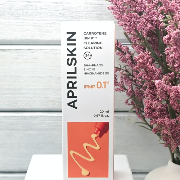 April Skin Carrotene Clearing Solution - Picture 1 of 5